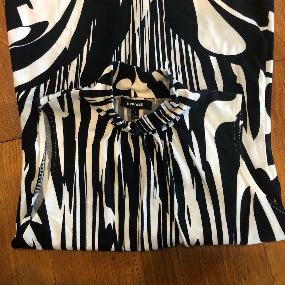 Express sleeveless mock turtleneck top